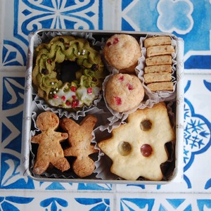 荻山和也のクリスマスクッキー缶
