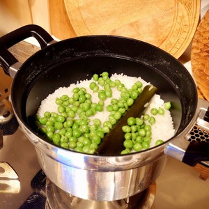 豆ごはんを作る