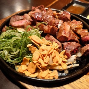 お好み焼き屋でワンパウンドステーキを食べる