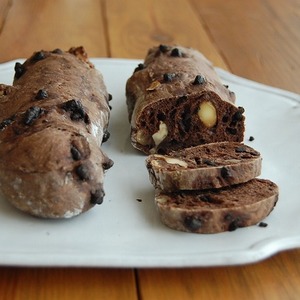 チョコレートとナッツのチャバタ