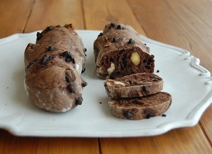 チョコレートとナッツのチャバタ