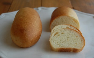 3月はココナッツミルクのコッペパン