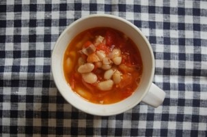 白いんげん豆とトマトのスープ